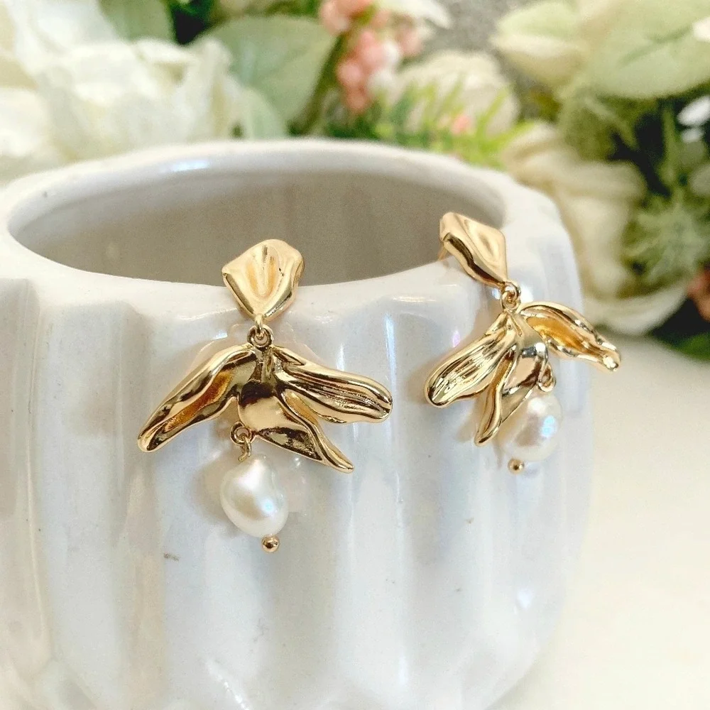 Gold Pearl statement dangle earrings floral chunky boho sculptural 💖2/$30